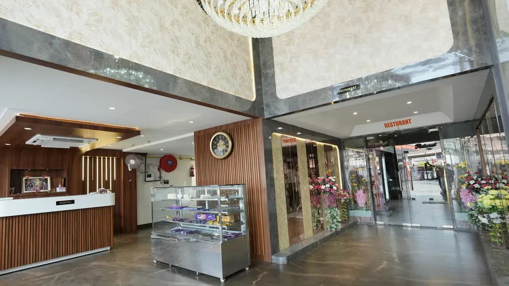 Rr Hotel And Restaurant