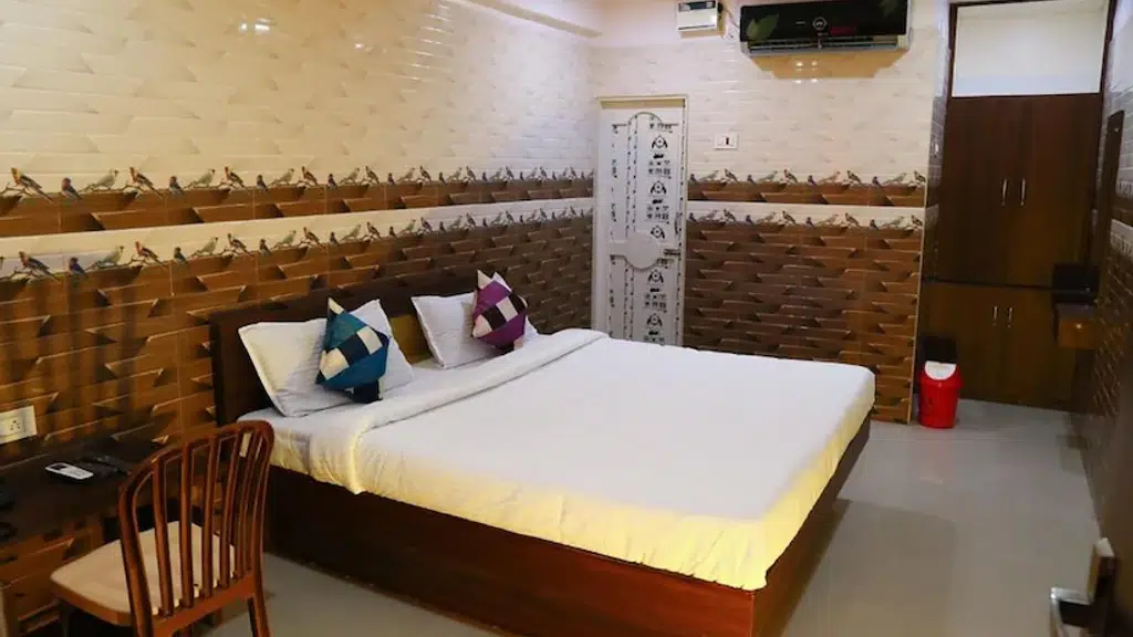 Sri Mahalakshmi Deluxe Lodge
