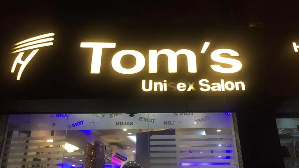 TOM'S Unisex Salon