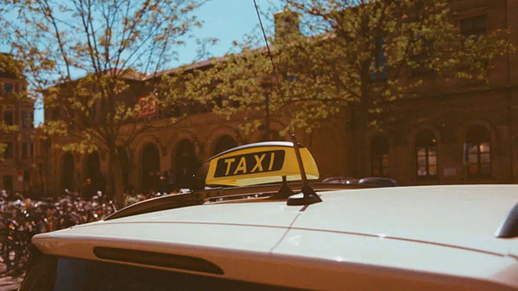 Manni khan cab service
