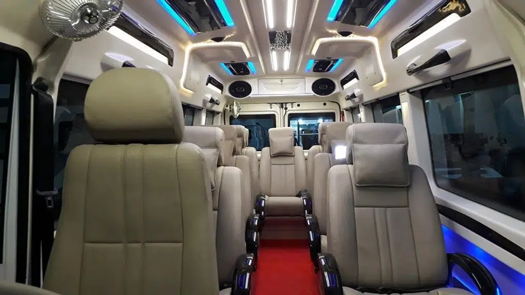 Hire Tempo Traveller in Delhi
