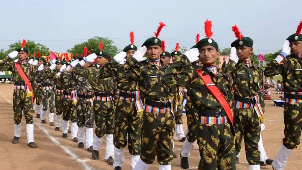 जिजाऊ गुरुकुल सैनिकी पॅटर्न शाळा व कॉलेज खांडवी ता बार्शी जि सोलापूर