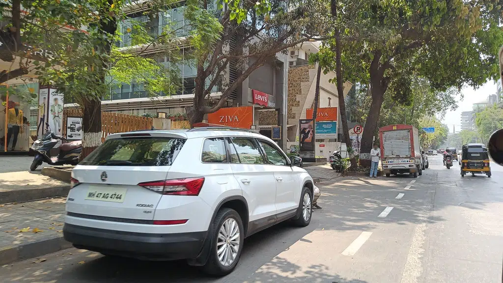 Mumbai - Santacruz (W)