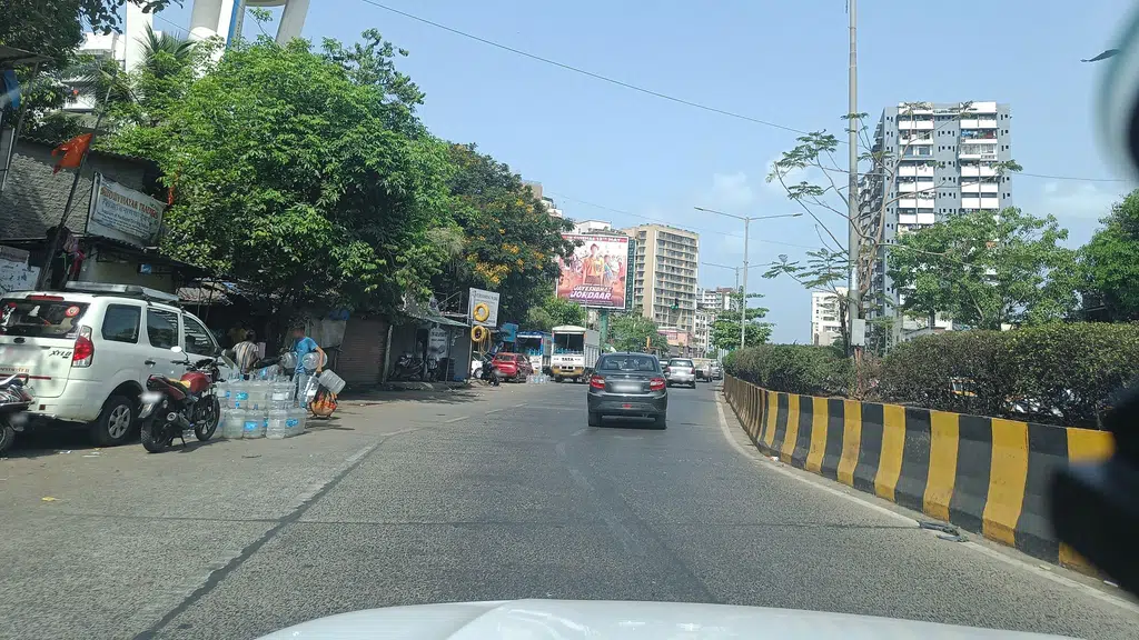 Navnit Motors Pvt. Ltd. Motorrad Mumbai SR