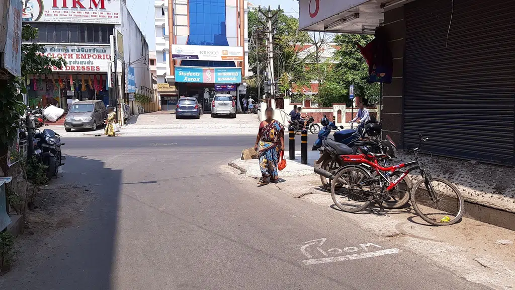 Valluvar Kottam High Road Parking