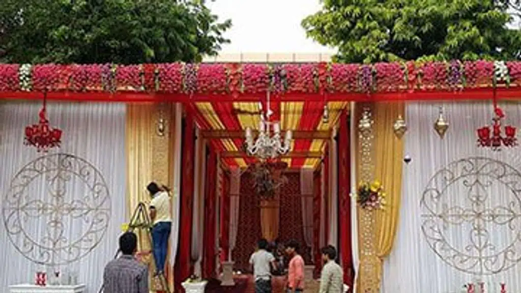 Om Tent House