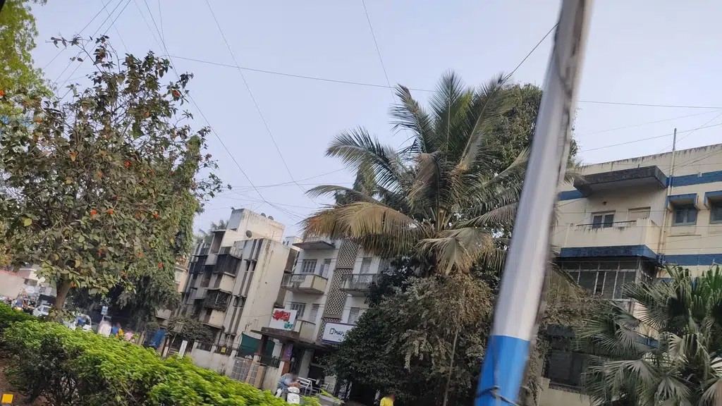 VRL Bus Mitramandal Pune