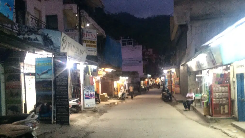 Hotel Surya laxmanjhula ( rishikesh) Near Ganga