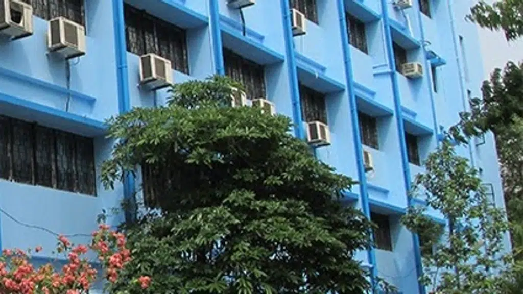 Government College of Engineering & Ceramic Technology Alumnus
