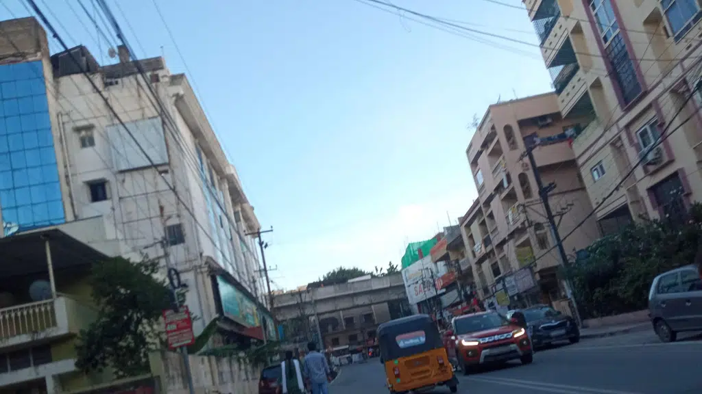 sravanthi deluxe ladies hostel
