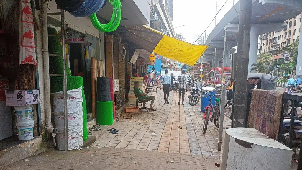 Aaplach Rokhthokh Bari