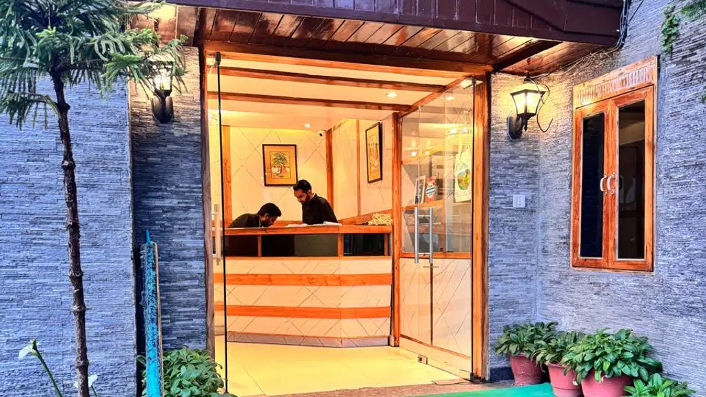 Hotel Shingar, The Mall Shimla