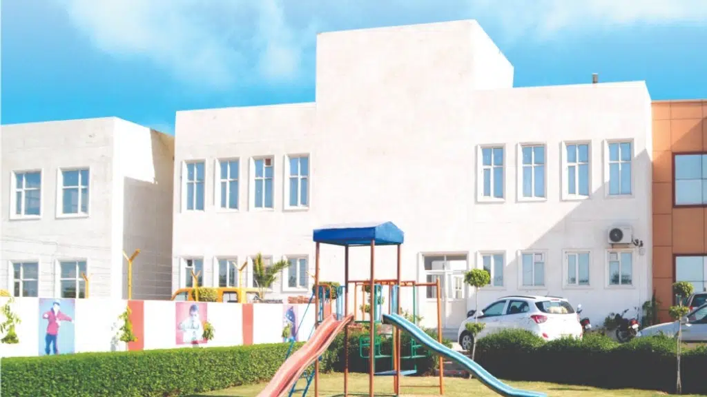 ईshwar International School