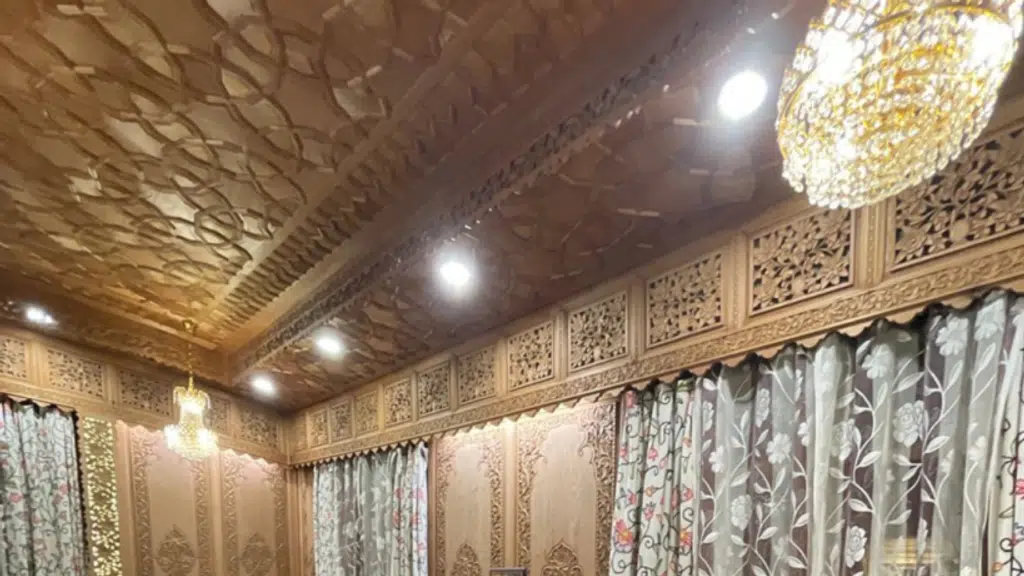 The Jewel In Crown Houseboats