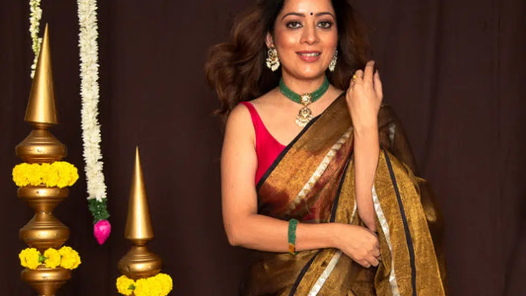 Faburra - Best Saree Store in Gurgaon, Handloom Kurtas, Designer Readymade Blouses, Suit Material Shop