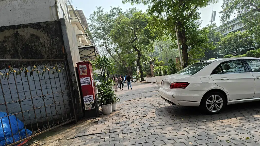 Kalyan provision store