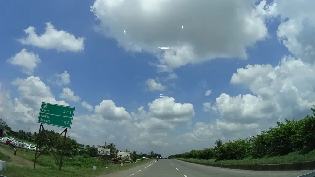 Mahindra Tractors - Mahalaxmi Automotive
