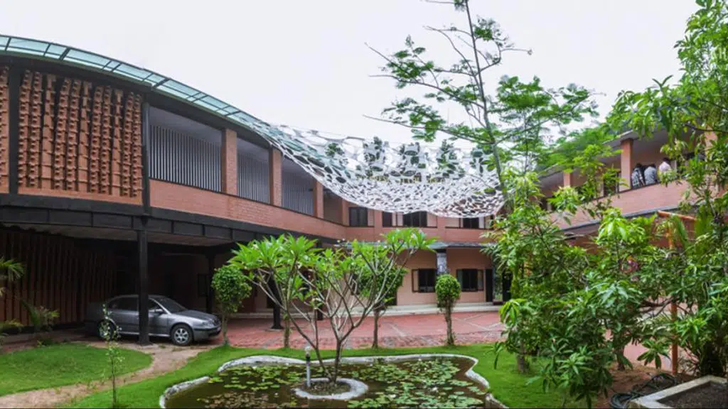 Holy Crescent College of Architecture