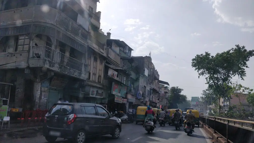 Gol Limbda Bhajiya and Nashta House