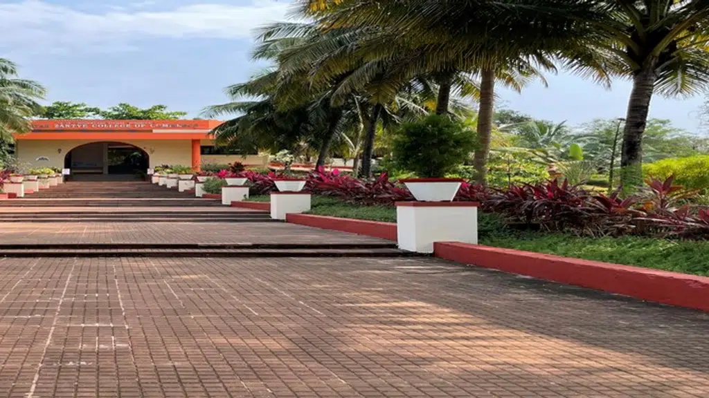 Narayan Zantye College of Commerce