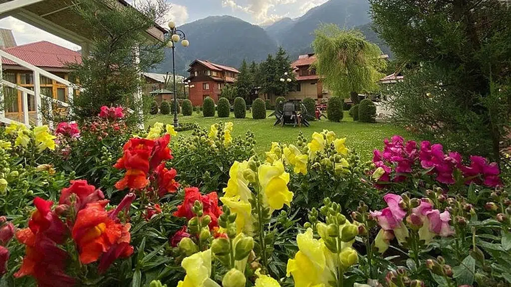 Volga Hotel & Restaurant Pahalgam - Best hotel