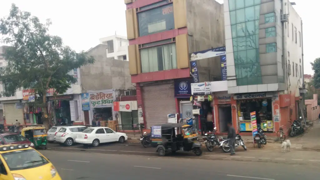 Navneet Prakritik Yoga Chikitsha Dham