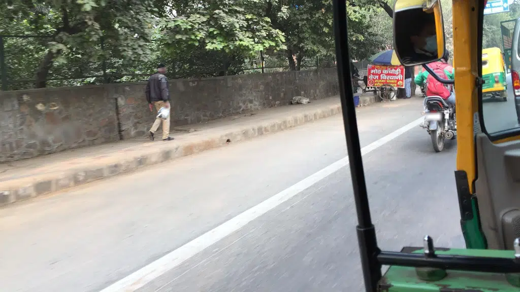 कुतुब मीनार मेट्रो बस स्टेशन