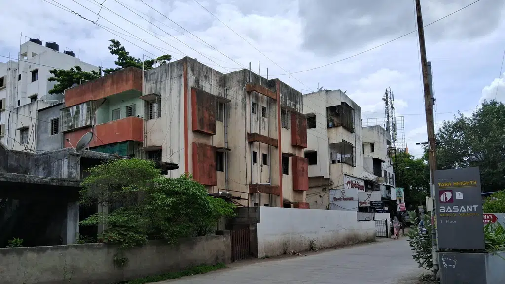 Pratik Motor Driving School