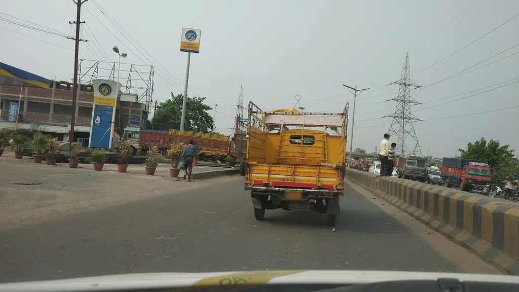 New Calcutta Delhi Roadways