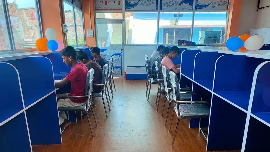 Gayatri Yadav Library & Lodge