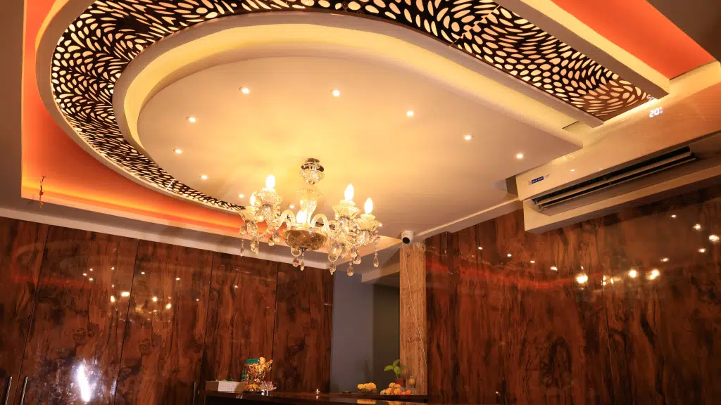 Midas Luxury Spa In Vile Parle East