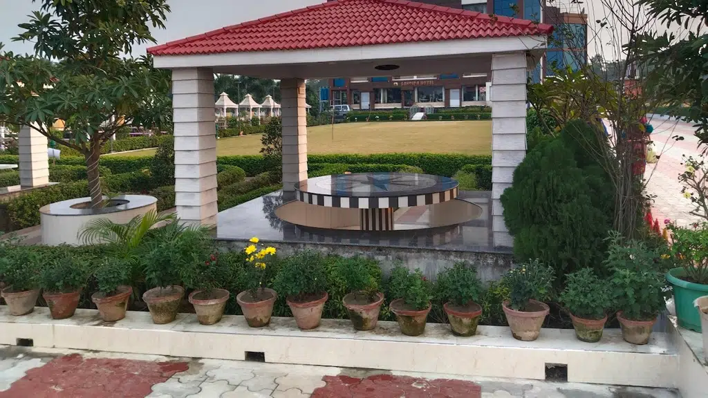 Sandipa Hotel & Restaurant at Kolaghat