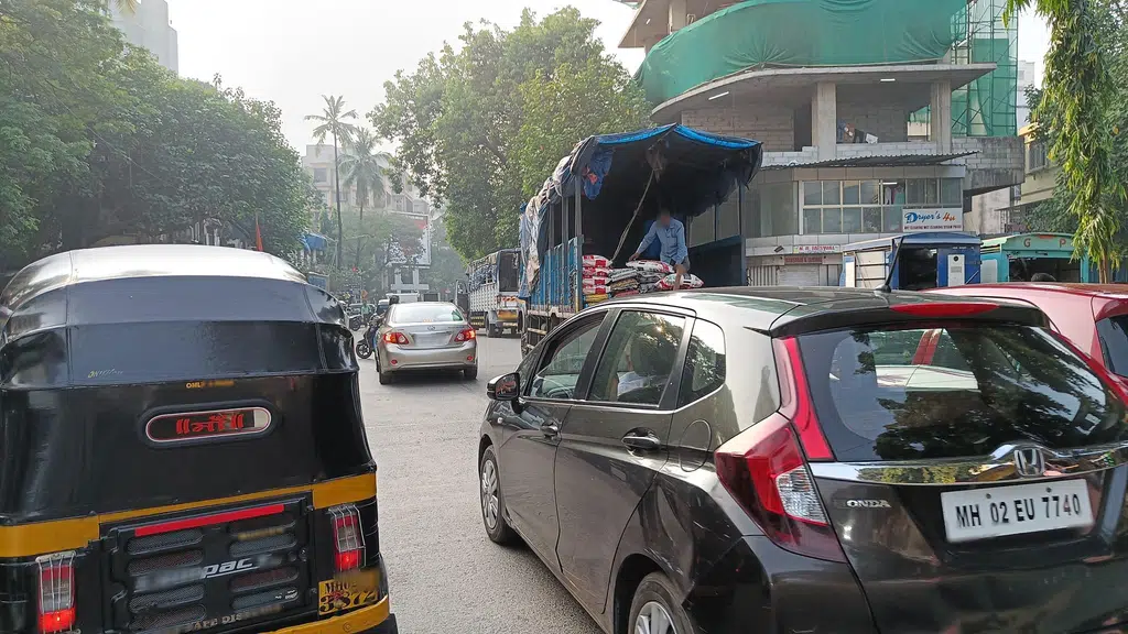 Pop Tates Khar