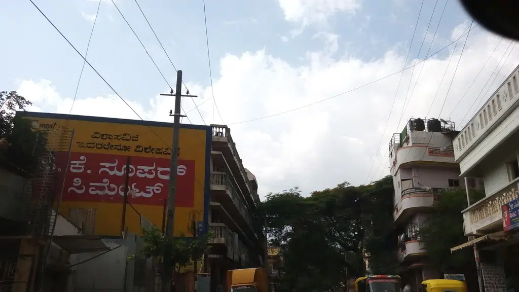 Lucky Paint Centre