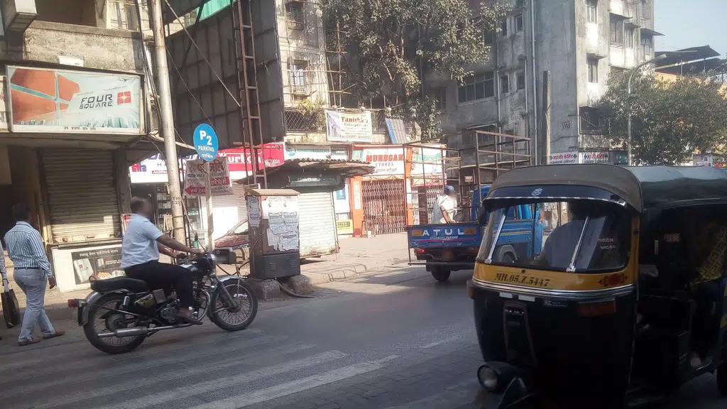 Chavishta Vada Pav