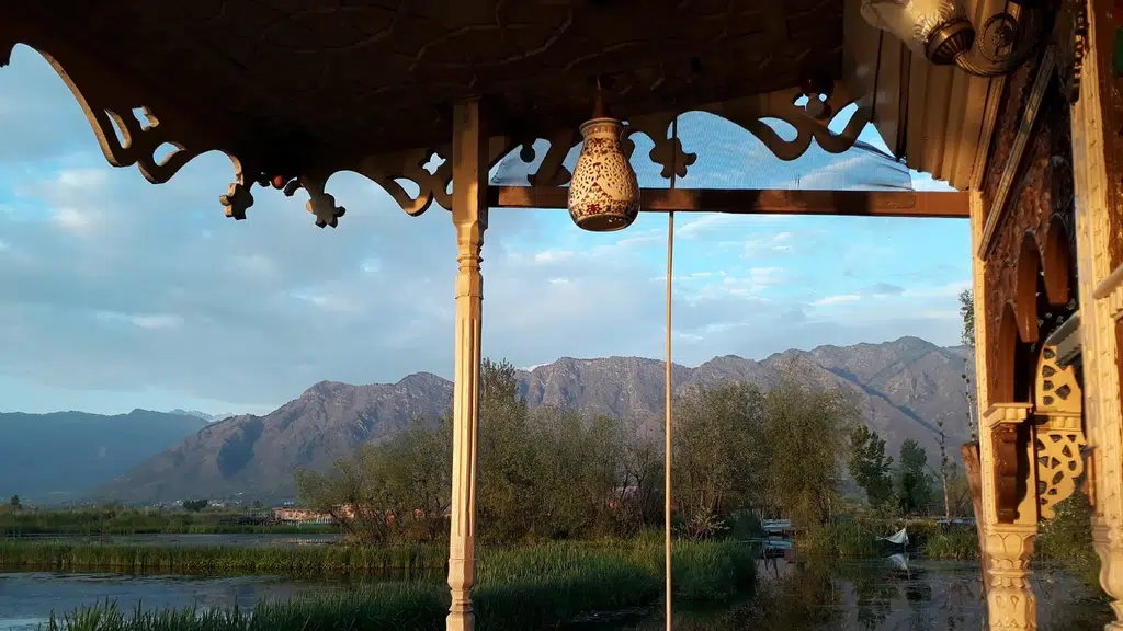 Houseboat Zaindari Palace