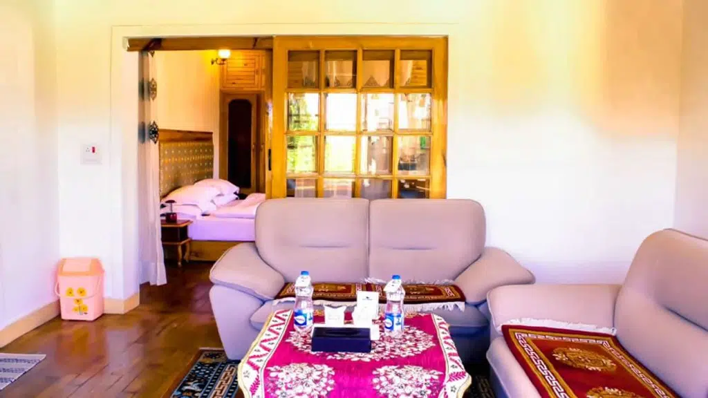 Omasila Hotel and Restaurant