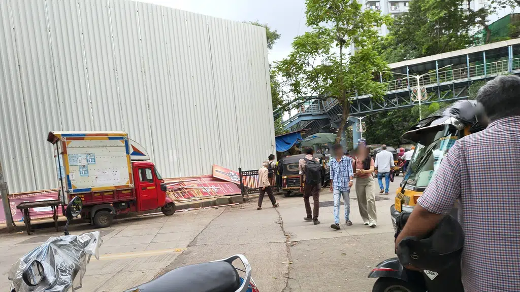Lalji Trikamji Hindi School