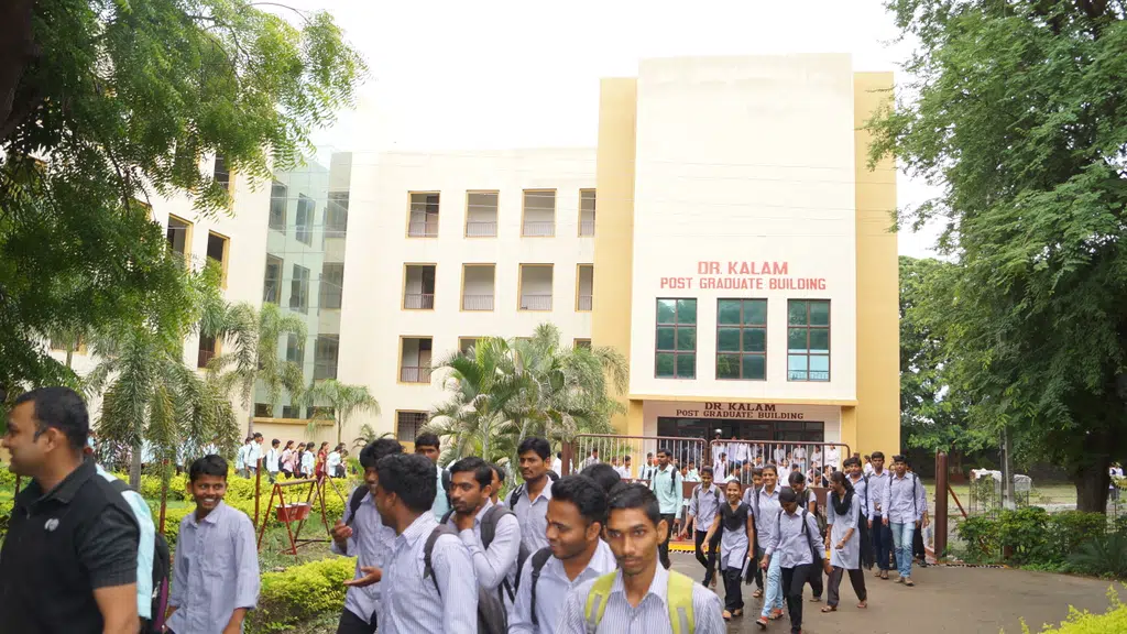 Padmashri Vikhe Patil College of Arts Science & Commerce Pravaranagar