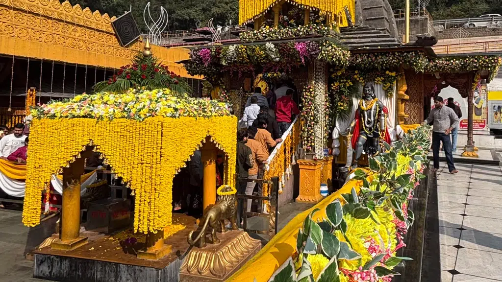 Maa Baglamukhi Temple