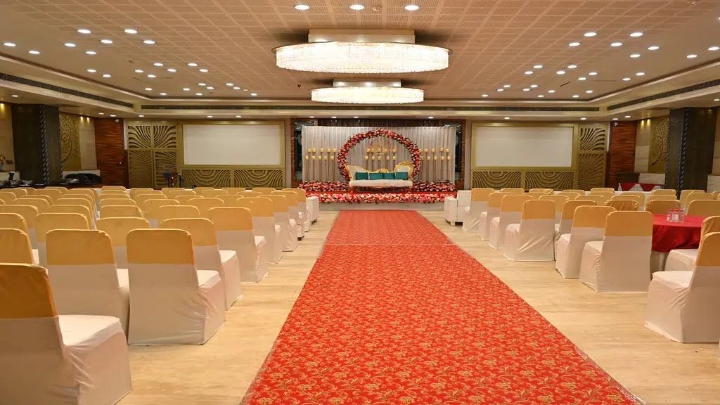 SilverCloud Hotel and Banquets