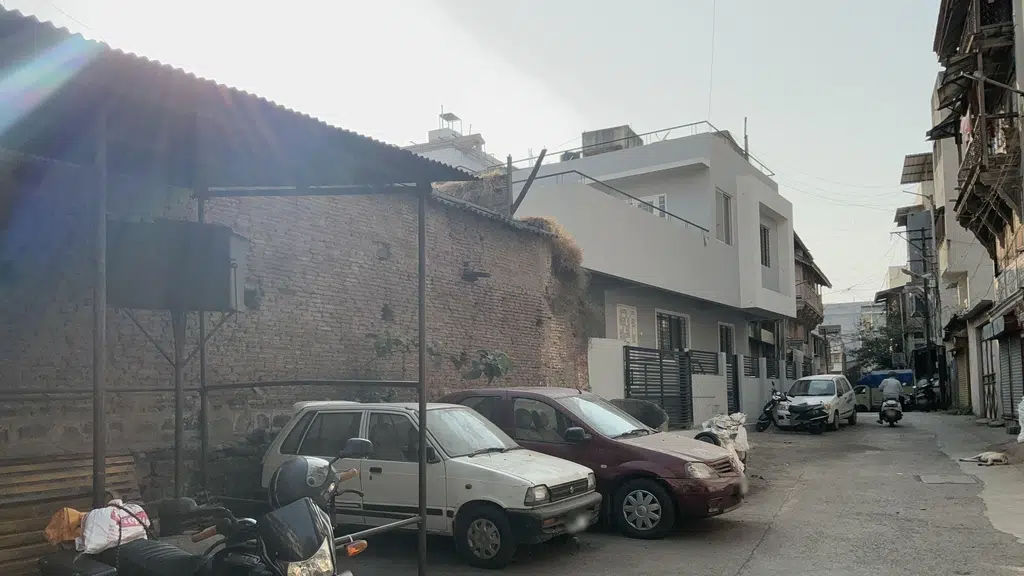 Hotel Iqbal and Lodge