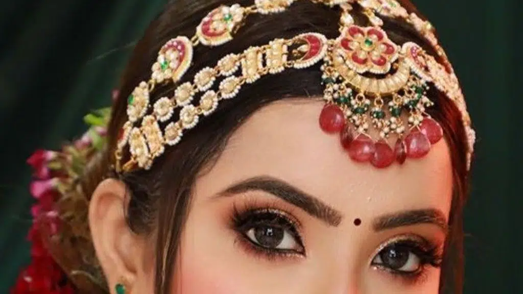 Silk Unisex Hair Beauty and Makeup Studio