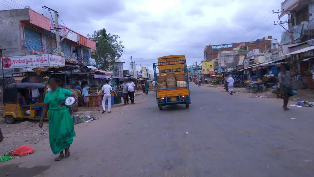Hi-tech Mobiles
