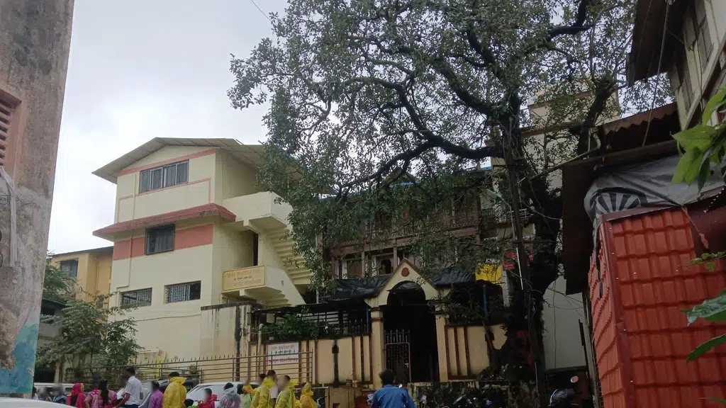 Shivom Vastra Bhandar