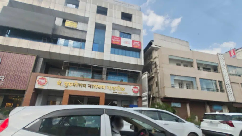 Crystal Spine & Pain Clinic,Kolhapur.Dr Vijay Chavan,Dr Rashmee Chavan