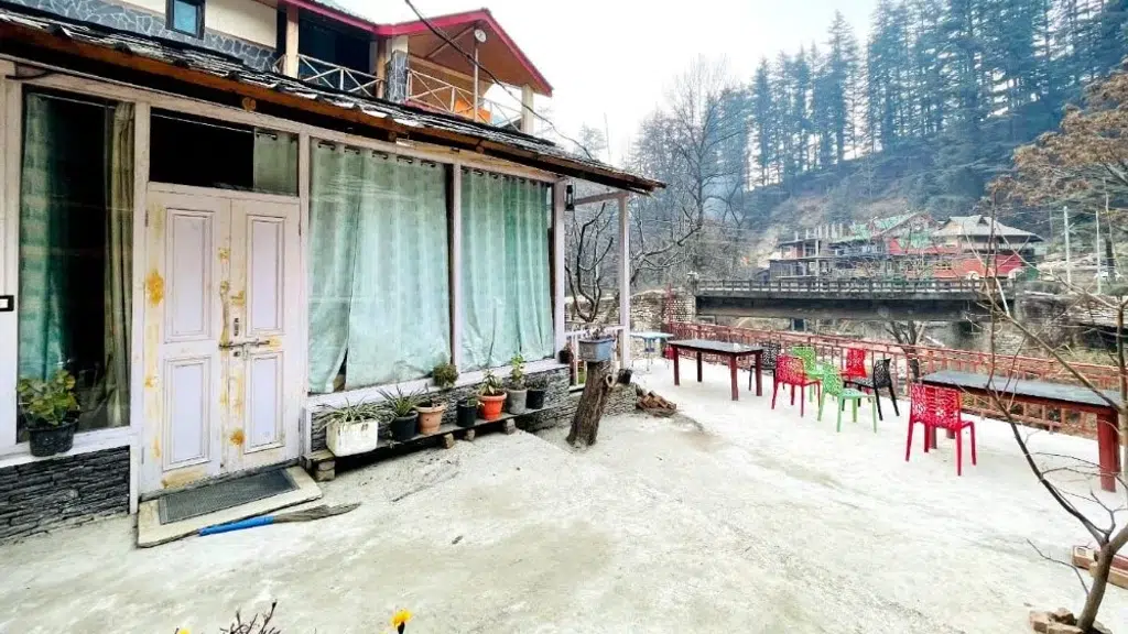 The green alpine jibhi