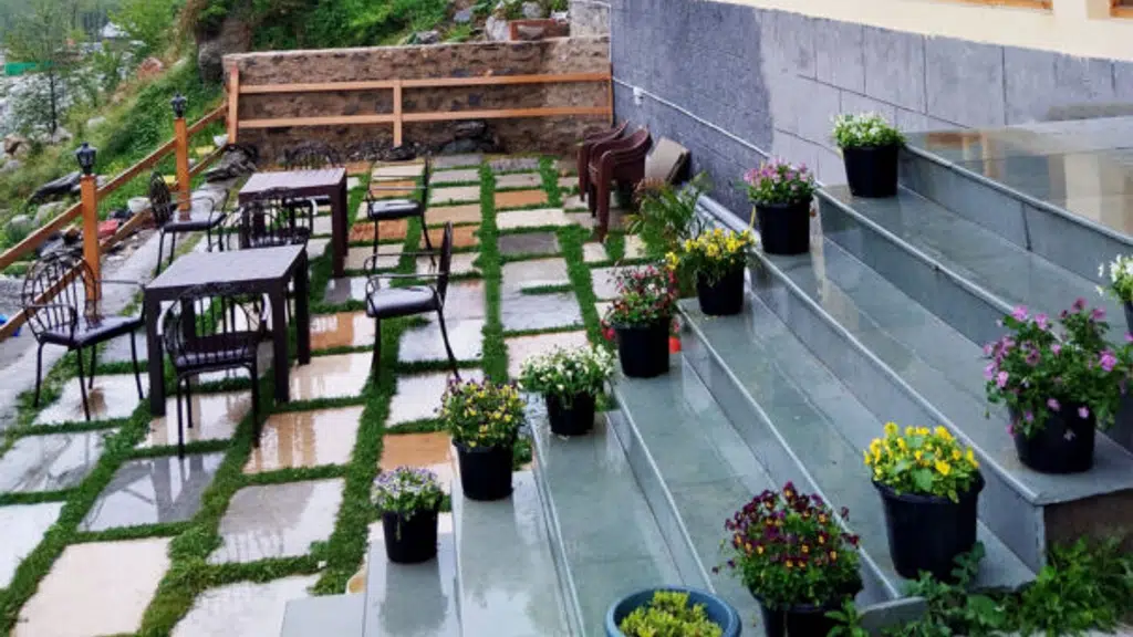 Hot Springs Cafe and Homestay - Manali