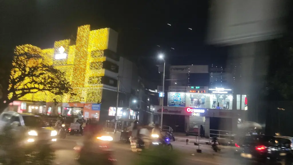 Popees Exclusive Brand Outlet, Kondotty