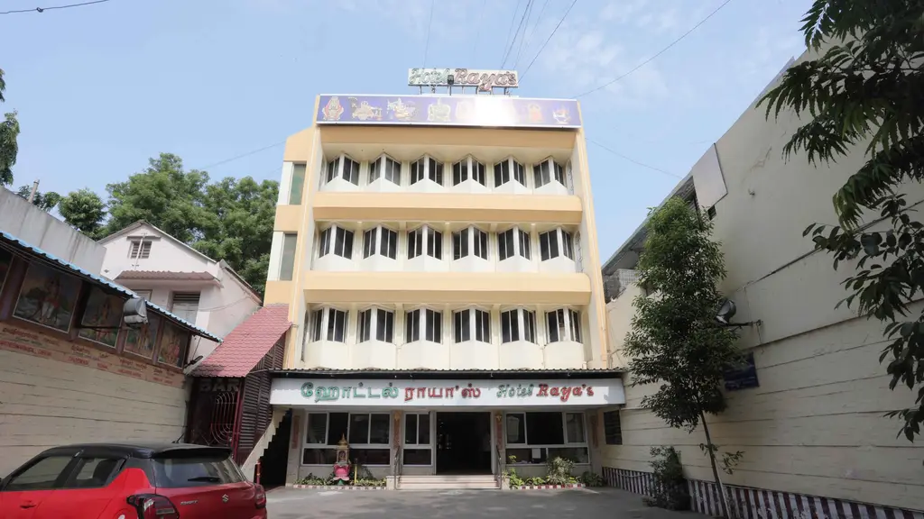 Hotel Raya's
